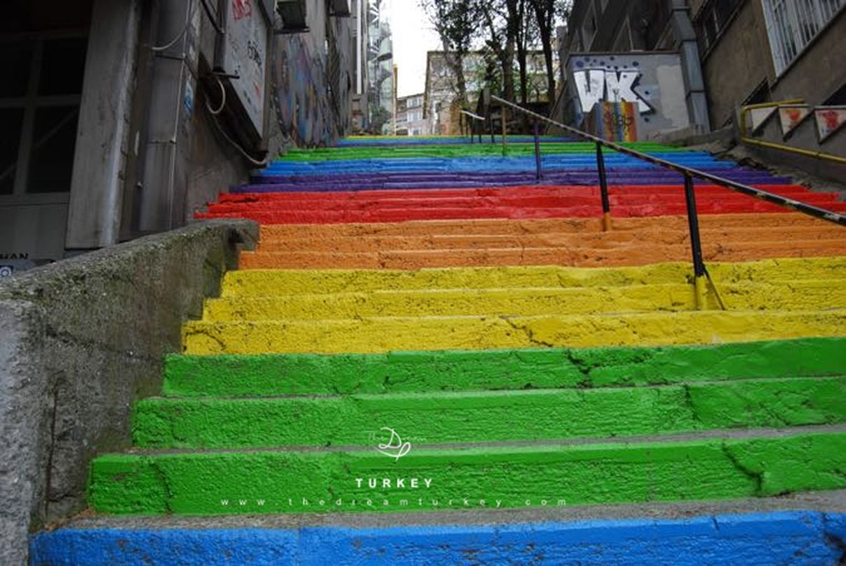 پله های رنگین کمان استانبول